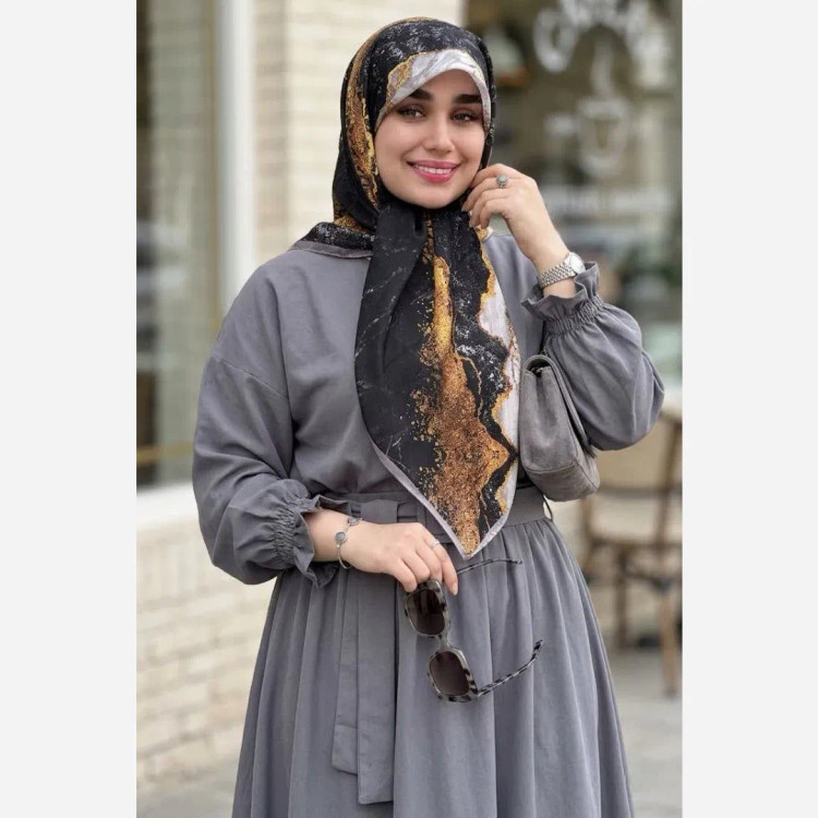 روسری نخی کاستوم سیتو طرح رزین 3 قواره 110 سفید سرخابی مشکی طلایی