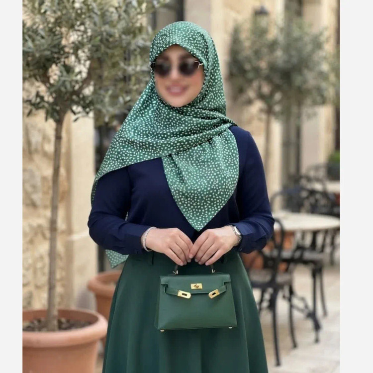روسری نخی کاستوم طرح سپید قواره 110 دور دوخت بدون لیز خوردگی