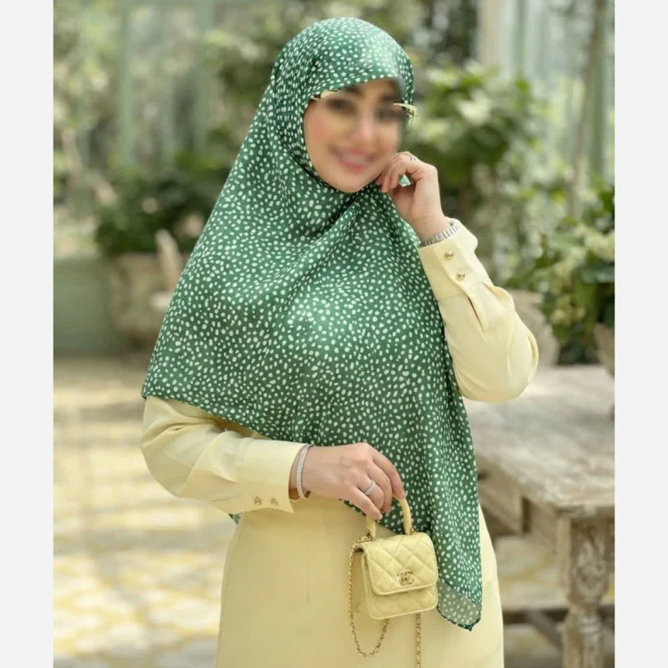 روسری نخی کاستوم طرح سپید قواره 110 دور دوخت بدون لیز خوردگی