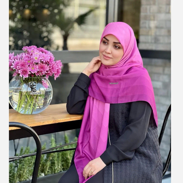 روسری نخ کاستوم طرح طیفی پله ای سایز 140 چرخ دوز