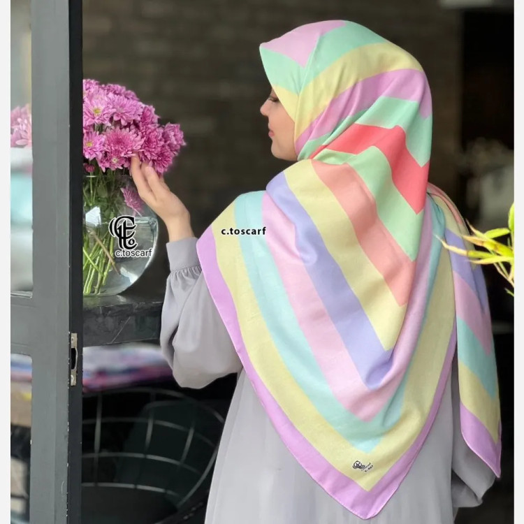 روسری نخ کاستوم طرح طیفی پله ای سایز 140 چرخ دوز