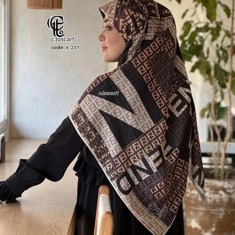 روسری نخ کاستوم قواره 140 طرح فندی رنگ کرم مشکی قهوه ای