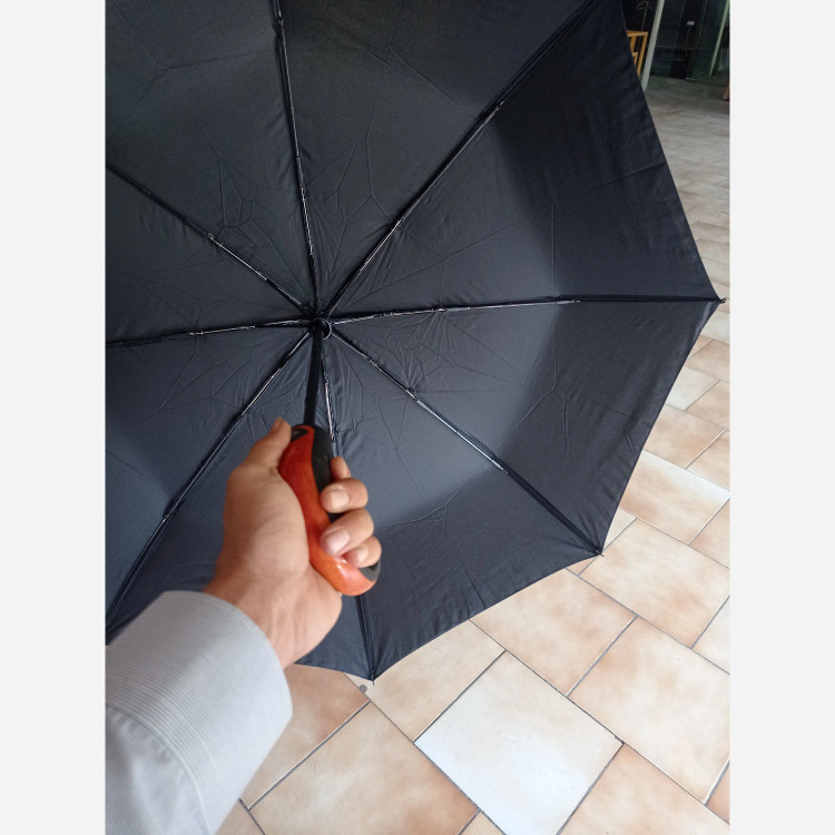 چتر تاشو اتوماتیک عصایی هشت فنره آب گریز با کاور مردانه و زنانه