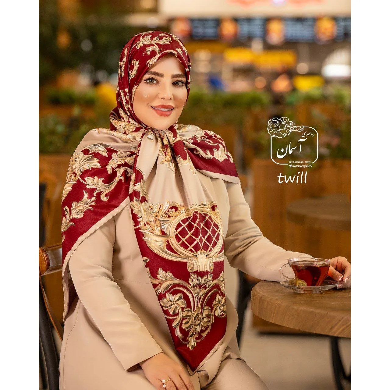 روسری ساتن ابریشم طرح رزیتا قواره 140 دور دوخت ایستایی عالی