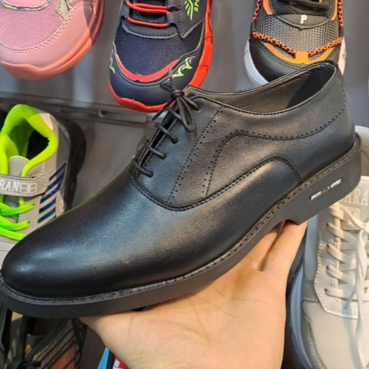 کفش مردانه رسمی مجلسی چرم مدل صدرا سایزبندی 40 تا 44 مشکی قهوه ای
